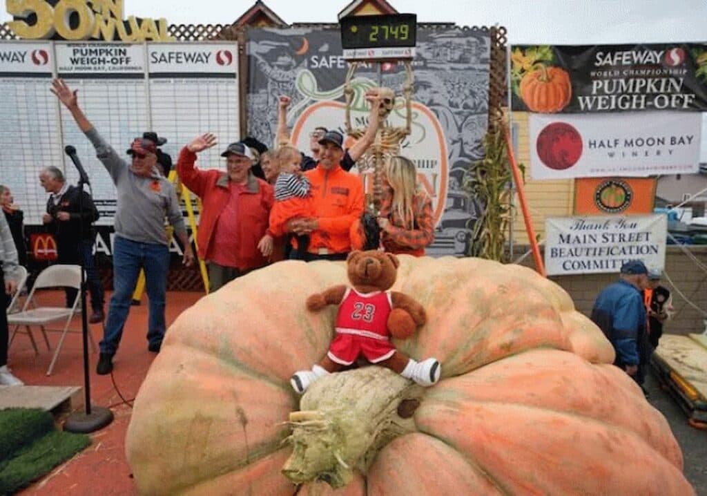 Abóbora gigante “Michael Jordan”, de 1.248 kg, quebra recorde mundial