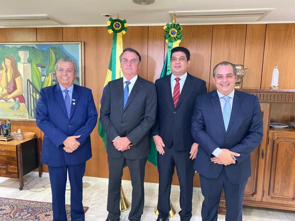 Bolsonaro recebe comitiva de Mato Grosso e autoriza vacinas extras para Várzea Grande