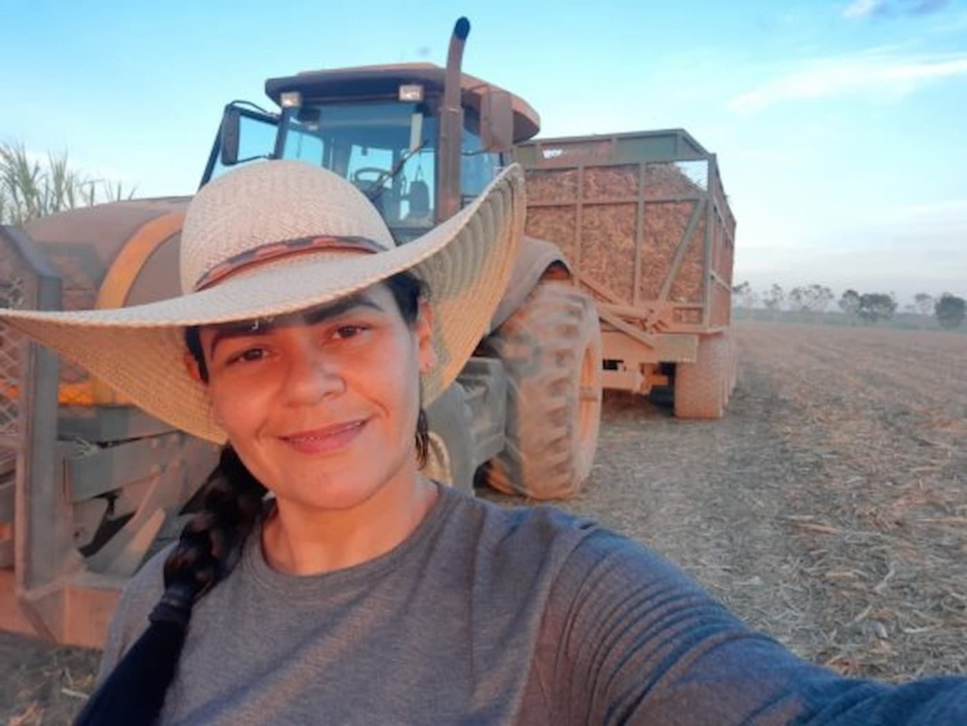 Em MT, mulheres ganham +espaço no campo e atuam como operadoras de máquinas agrícolas