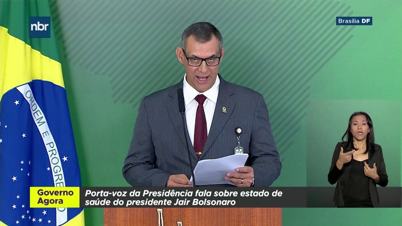 Com sorriso de felicidade, Bolsonaro recebe alta e deixa hospital