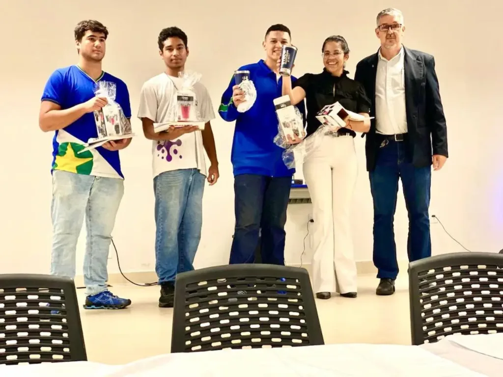 Ecotijolo: Alunos de escola técnica da Seciteci desenvolvem tijolo sustentável à base de algodão