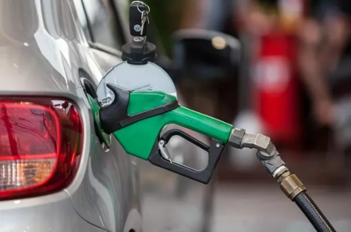 Gasolina fica mais barata no início de novembro, diz Edenred Ticket Log