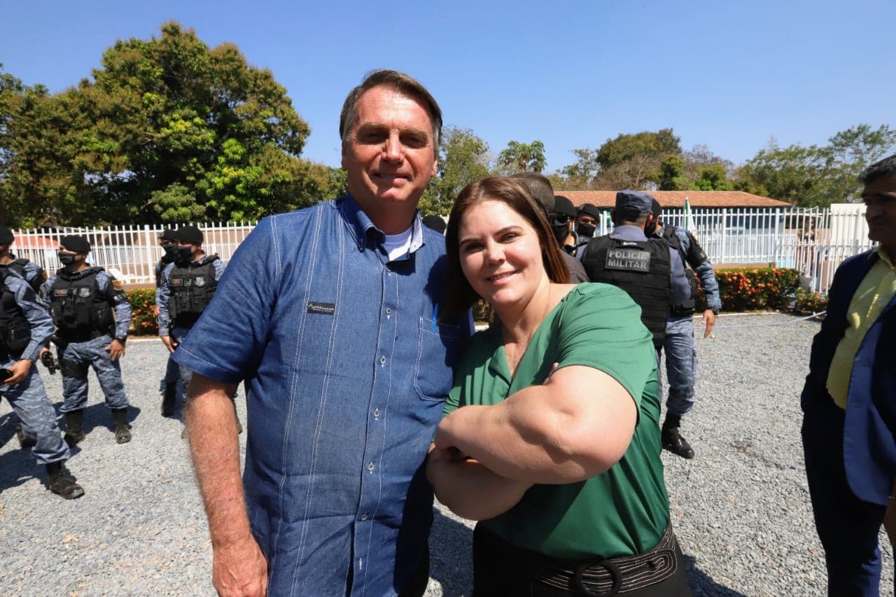 Bolsonaro surpreende e almo&ccedil;a peixada cuiabana