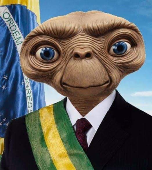MPF recebe den&uacute;ncia de que Bolsonaro foi copiado por ETs que pretendem invadir a terra