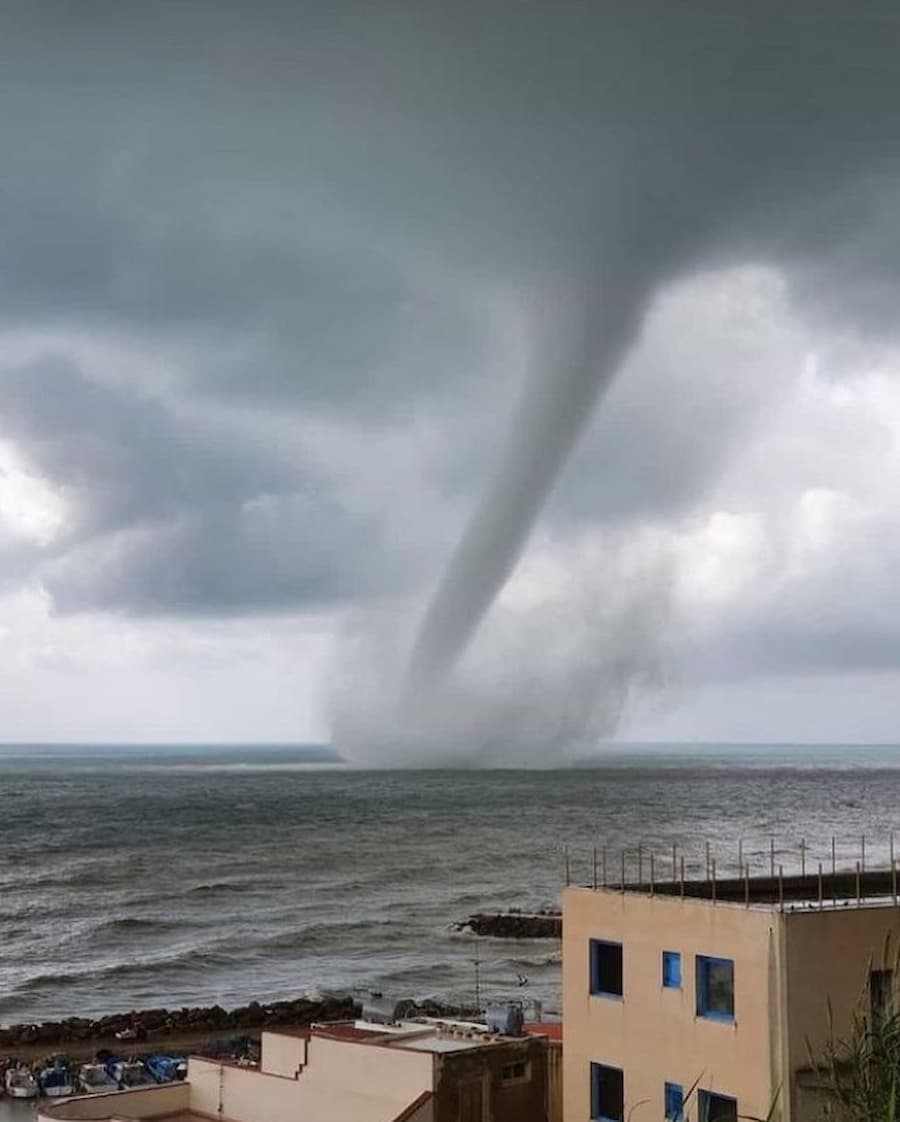 Tornado duplo apocal&iacute;ptico atinge a It&aacute;lia, veja as cenas impressionantes 
