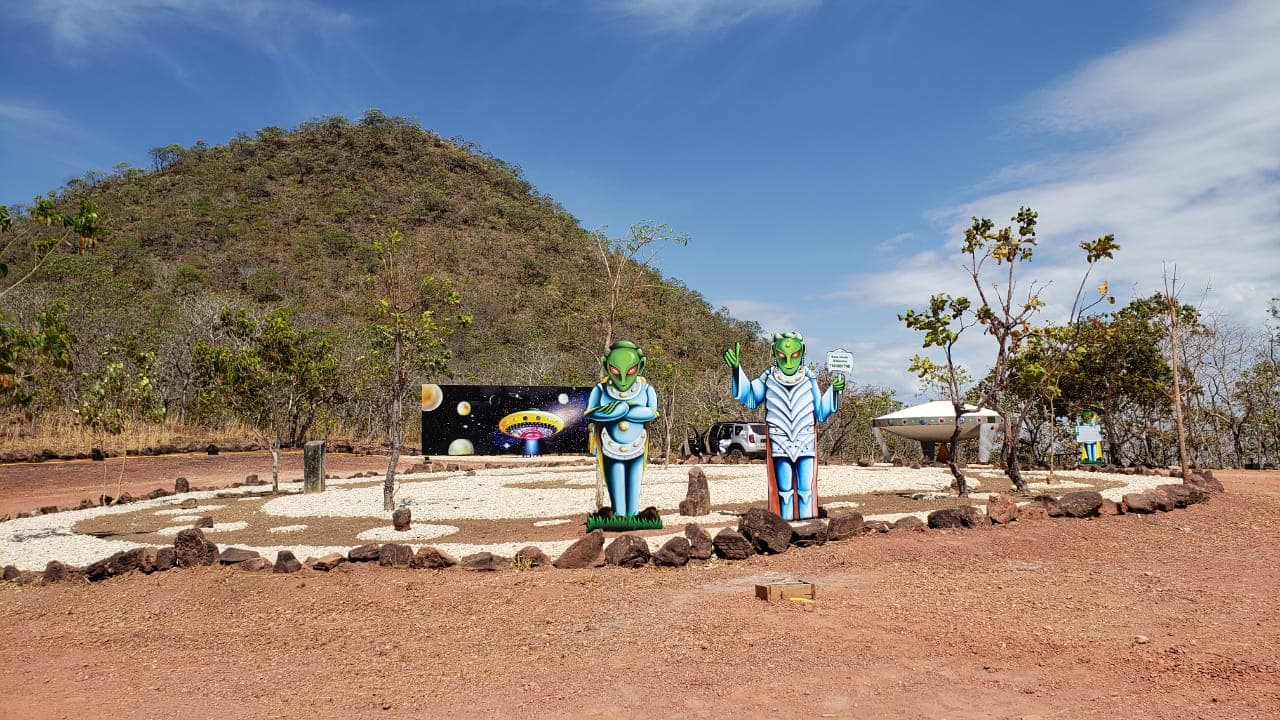 Após aparição de OVNIs no Sul, cidade de MT viraliza por primeiro discoporto do mundo